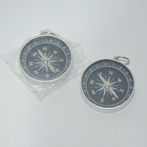 Bussola Tascabile in Alluminio da 45mm, Bussola Portatile per Navigazione Outdoor con Anello per Appendere, per Campeggio, Escursionismo, Viaggi e Attrezzatura di Sopravvivenza - Product Image 3