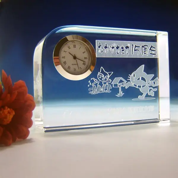 Neuheit Jubiläum Souvenirs Brief besch werer Crystal Cube Crystal Tisch uhr Großhandel