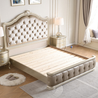 Modernes Minimalistisches 1,8m Doppelbett im Amerikanischen Stil, Luxuriöses Massivholz-Bettgestell mit Hochwertigem Stoffbezug für Hauptschlafzimmer, Französisches Bettgestell