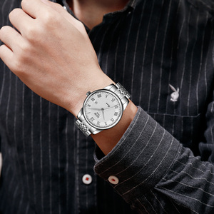 Reloj de cuarzo para hombre SKMEI 9058, correa de acero inoxidable plateada con esfera texturizada con números romanos, reloj de vestir para oficina. - Product Image 2