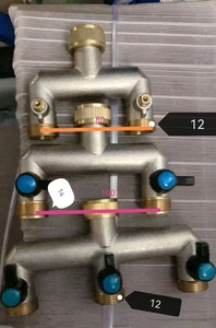 Collecteur en <span class=keywords><strong>laiton</strong></span> <span class=keywords><strong>tuyau</strong></span> d'irrigation de jardin minuterie séparateur collecteur de soupape avec connecteurs rapides - Product Image 3