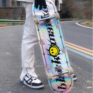 Patineta Completa de Diseño Personalizado, de Madera de Arce Canadiense, de 8.0 Pulgadas, Calidad Profesional, Venta al Por Mayor - Product Image 3