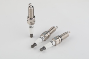 Bougie d'allumage longue durée SILZK6RB10E compatible avec Hyundai Rio Kia Forte - Product Image 2