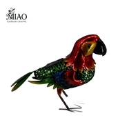 Ornement de jardin en fer peint à la main, perroquet rouge et vert, oiseaux en métal pour la décoration du jardin avec accent peint lumineux