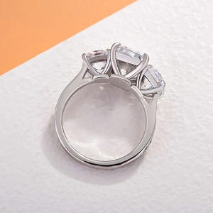 Anello Statement Taglio Princess per Donna, Gioiello di Lusso da Indossare a Feste - Product Image 6