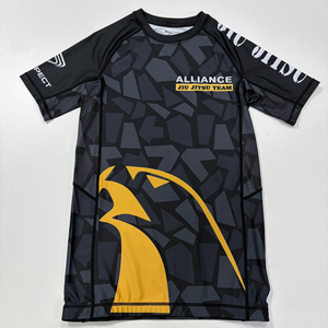 Conjunto de 2 Piezas para Hombre: Rashguard de Compresión Profesional + Pantalones Cortos Transpirables con Abertura Lateral para Máxima Movilidad en BJJ - Product Image 1
