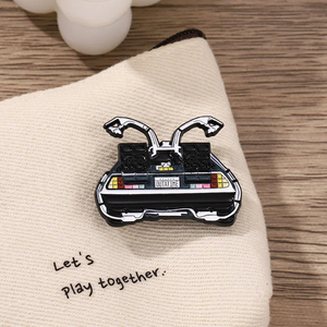 Broche <span class=keywords><strong>de</strong></span> coche Máquina <span class=keywords><strong>de</strong></span> viaje en el tiempo Pin <span class=keywords><strong>de</strong></span> esmalte Retro 80s <span class=keywords><strong>Película</strong></span> Regreso <span class=keywords><strong>al</strong></span> <span class=keywords><strong>futuro</strong></span> Alfileres <span class=keywords><strong>de</strong></span> esmalte personalizados - Product Image 2