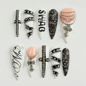 Ongles à presser faits main de luxe extrême, style tendance et chic, avec cœurs 3D chromés et motifs floraux, longs ongles stiletto pour une ambiance haute couture - Product Image 5