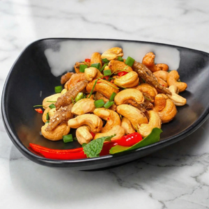 Collation thaïlandaise Tom Yum aux noix de cajou, saveur épicée riche, goût authentique, texture croustillante, qualité supérieure, fabrication OEM Thaïlande - Product Image 1