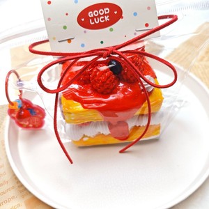 Juguete Antiestrés de Silicona de Grado Alimenticio con Forma de Pastel de Cumpleaños de Cereza, Textura Súper Suave - Product Image 3