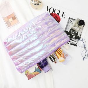Bolsa de Maquillaje Morada de Gran Capacidad con Diseño de Unicornio, Bolsa de Viaje Acolchada para Niñas con Cierre de Cremallera - Product Image 6