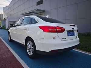 2017 <span class=keywords><strong>Ford</strong></span> <span class=keywords><strong>Focus</strong></span> Sedan automático <span class=keywords><strong>gasolina</strong></span> Turbo motor tela oscura R16 neumáticos aire acondicionado dirección izquierda bajo <span class=keywords><strong>precio</strong></span> coche usado - Product Image 5