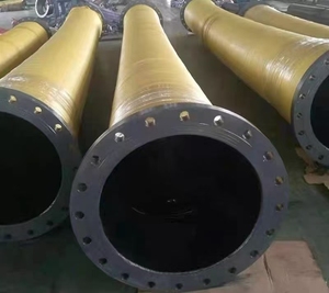 Tuyau flexible en caoutchouc industriel rouge et jaune avec extrémités noires pour le transfert d'eau, de sable et de boue - Product Image 4