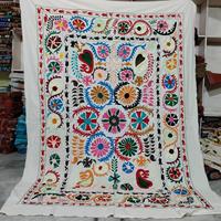 Couvre-lit indien traditionnel Kantha brodé à la main en coton non tissé respirant, motif floral, poids moyen, style bohème