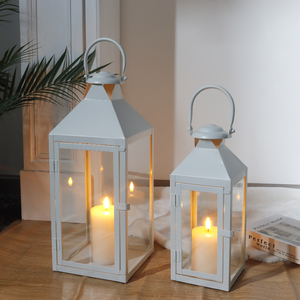 Set di 2 Lanterne <span class=keywords><strong>Portacandele</strong></span> <span class=keywords><strong>in</strong></span> Metallo Bianco per Matrimonio, Antivento con <span class=keywords><strong>Vetro</strong></span> Trasparente - Product Image 4