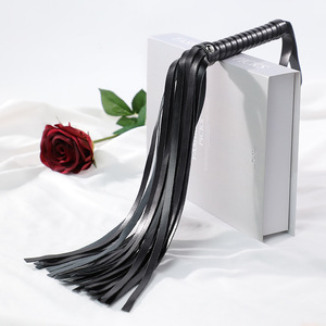 Látigo de cuero negro con borlas Mystery Princess, juguete de cuero sintético para bondage, juguete sexual para adultos, venta al por mayor Meituan - Product Image 1