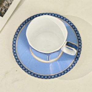 Exquisito Juego de Regalo de 6 Tazas y Platos de Porcelana Azul Clásica Ecológica para Bodas y Uso en Hoteles - Product Image 5