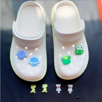 Patchs de chaussures en caoutchouc 3D personnalisés en relief avec motifs de dessins animés, cœurs et fleurs multi-formes pour chaussures