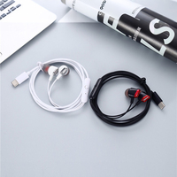 Écouteurs intra-auriculaires filaires USB Type-C avec microphone haute définition intégré. Qualité sonore claire et bouchons d'oreille antibruit