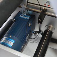 Machine d'étiquetage semi-automatique pour bouteilles rondes, applicateur d'étiquettes haute précision pour verre, plastique, flacons, ampoules et boîtes de conserve