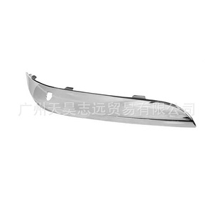 Bande de garniture supérieure du pare-chocs avant <span class=keywords><strong>Chrysler</strong></span> <span class=keywords><strong>300C</strong></span> chromée 68146905AA pour 2012-2014 - Product Image 1
