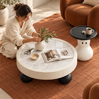 Ensemble table basse et table d'appoint avec pieds sphériques, corps laqué et surface veinée, table d'appoint sculpturale pour salon