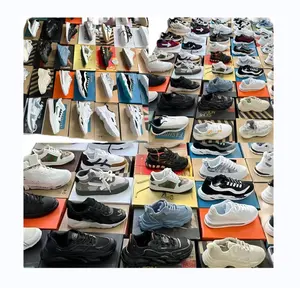 חם מוכר גברים ונשים חדשים ונעליים נעלי ספורט נעלי ספורט נעלי ריצה בגדלים מעורבים במכירת