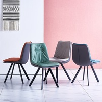 Chaise de salle à manger de luxe en cuir fendu noir mat avec pieds métalliques inclinés, stable, pour hôtel, appartement, réception, salon
