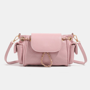 Bolso de Hombro Cruzado de Moda OEM ODM con Cadena y Correa de PU, Bolso Cubo Acolchado de Cuero PU para Mujer con Solapa y Cordón - Product Image 1