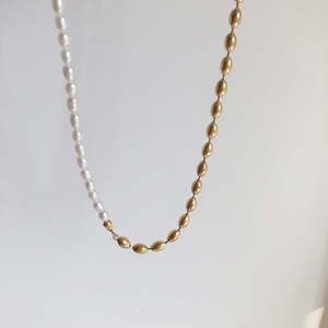 Collier de perles en acier inoxydable tendance avec perles d'eau douce naturelles irrégulières - Product Image 2