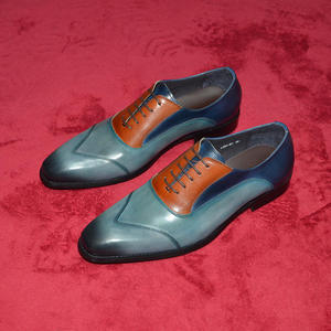 Zapatos negros cosidos a mano, personalizados y a la moda para hombre, zapatos de cuero vacuno hechos a mano, zapatos de vestir y Oxford azules casuales. - Product Image 1