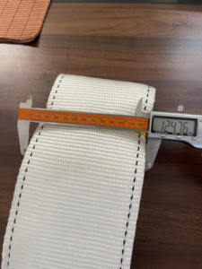Sangle de levage industrielle en polyester de 12,5 cm, blanche, facteur de sécurité 6:1, haute résistance, haute ténacité - Product Image 2
