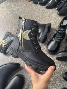 Botas Infantiles Económicas de Otoño Zapatos de Cuero con Suela Blanda Diseño Mixto Zapatos Escolares Negros al Por Mayor - Product Image 4