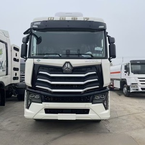 Le tracteur routier transfrontalier HowoMAX 6*4 du fabricant pour la logistique intensives et le transport de marchandises interurbaines. - Product Image 2