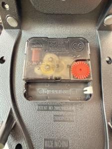 Orologio da Parete Creativo Stile <span class=keywords><strong>Salvador</strong></span> Dali con Effetto Sciogliendosi, Design Surreale e Distorto - Product Image 4