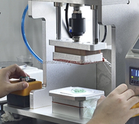 Petite machine de fabrication de pastilles de détergent pour lave-vaisselle et lessive de type laboratoire pour usage en laboratoire