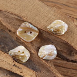 <strong>Shell</strong> <strong>Button</strong> Factory Irregular Shaped 2 Holes Natural <strong>Shell</strong> <strong>Buttons</strong> DIY High-End <strong>Shell</strong> <strong>Buttons</strong> - Product Image 4
