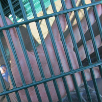 Panneau de clôture Guohui 358 anti-escalade haute sécurité en fer galvanisé durable de 5 à 8 pieds pour la protection des frontières des prisons et des aéroports