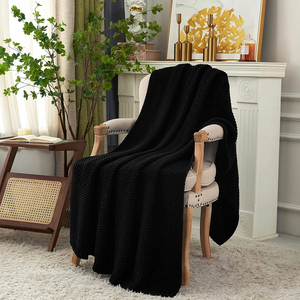 Couverture tricotée épaisse unie minimaliste personnalisée OEM ODM en acrylique doux avec franges à pompons pour canapé, lit et chambre à coucher - Product Image 4