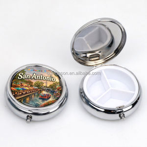 Porte-clés personnalisé avec impression souvenir San Antonio River Walk, petite boîte à pilules pratique pour usage personnel - Product Image 1