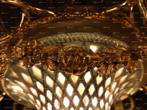 Lámpara Colgante Decorativa de Cristal con Flecos, Bañada en Oro de 24K, con Ocho Ángeles de Latón y Cerámica, para Decoración de Villas - Product Image 3