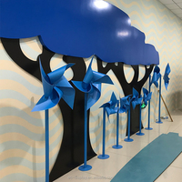 Moulins à vent décoratifs de fenêtre de magasin de vêtements grands moulins à vent en PVC personnalisés pour la décoration de centre commercial de fête