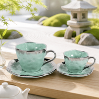 Tasse et soucoupe en céramique élégantes et luxueuses avec glaçure dorée peinte et décorée, design personnalisé pour cadeau ou décoration quotidienne