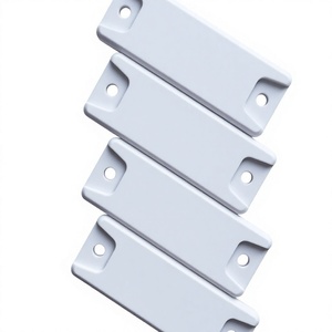 ผู้ผลิต RFID แท็ก RFID ความถี่สูงพิเศษ 860-960MHz EPCS Gen2 สำหรับใช้งานระยะไกล ขนาด 70 * 25 มม. วัสดุ ABS ป้องกันโลหะ - Product Image 1