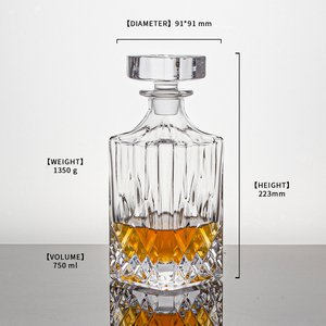 NOVARE Élégant Coffret de 5 Verres à Vin Carrés Gravés de 750 ml avec Bouchon en Verre Transparent – Cadeaux d'Affaires - Product Image 2