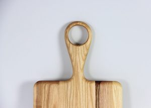 Tabla de servir grande cónica de madera de fresno con asa de lazo, grano natural, HORECA, OEM, grabado personalizado, grado alimenticio, ecológica, Vietnam - Product Image 3