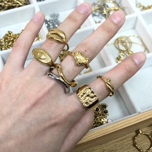 Anillos Abiertos Gruesos de Acero Inoxidable con Baño de Oro de 18K, Geométricos, Ajustables, Estilo Vintage para Mujer, Ideales para Boda y Compromiso, Venta al por Mayor - Product Image 3