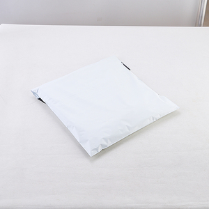 Sacs poly d'expédition biodégradables personnalisés pour vêtements Sacs postaux compostables en matériau kraft à bulles et amidon de maïs - Product Image 6