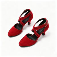 Chaussures de danse pour femmes, daim de vache rouge, double bride croisée, talon moyen, semelle en daim, chaussures de danse latine à boucle