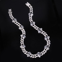 Collier Iced Out Tête de Mort Maille Cubaine Doré et Argenté avec Strass pour le Hip Hop, le Streetwear et la Mode Punk
